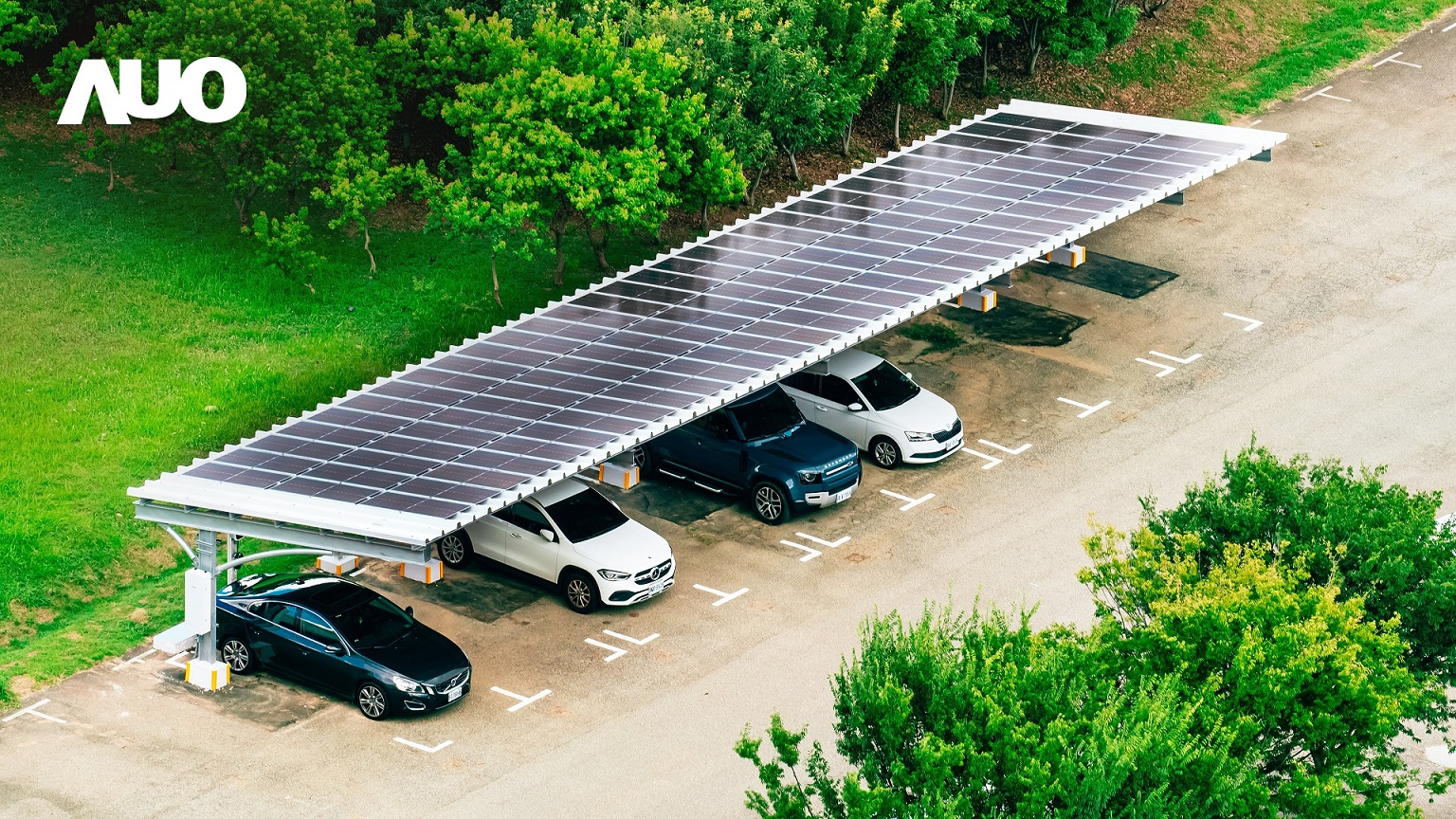 88BIFASunSteel光電整合型浪板具備快速安裝、輕量化優勢，可提升15%發電效能，通過國際IEC與國內VPC認證安全、防漏、耐候標準
